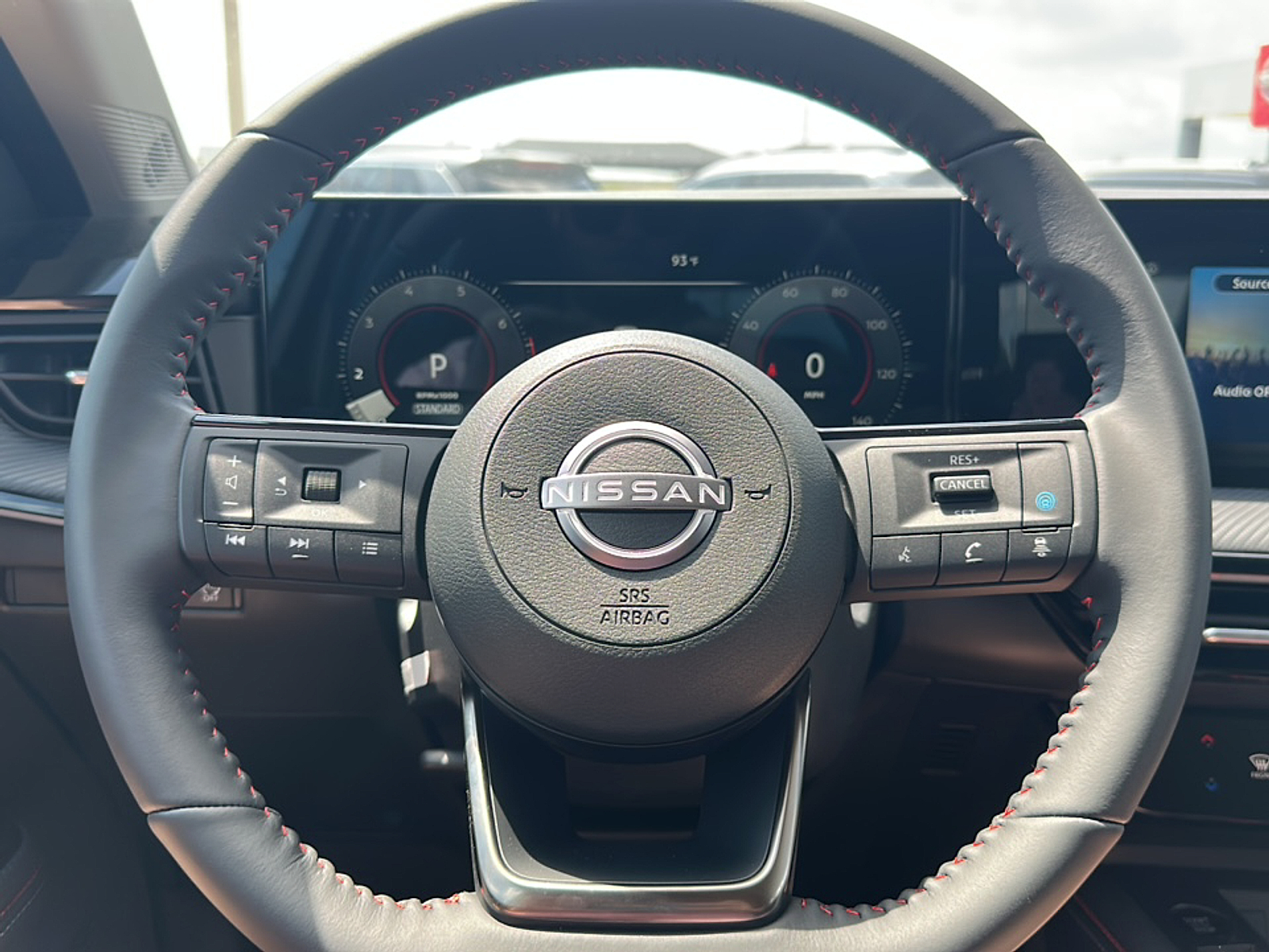 2025 Nissan Kicks SR photo 2