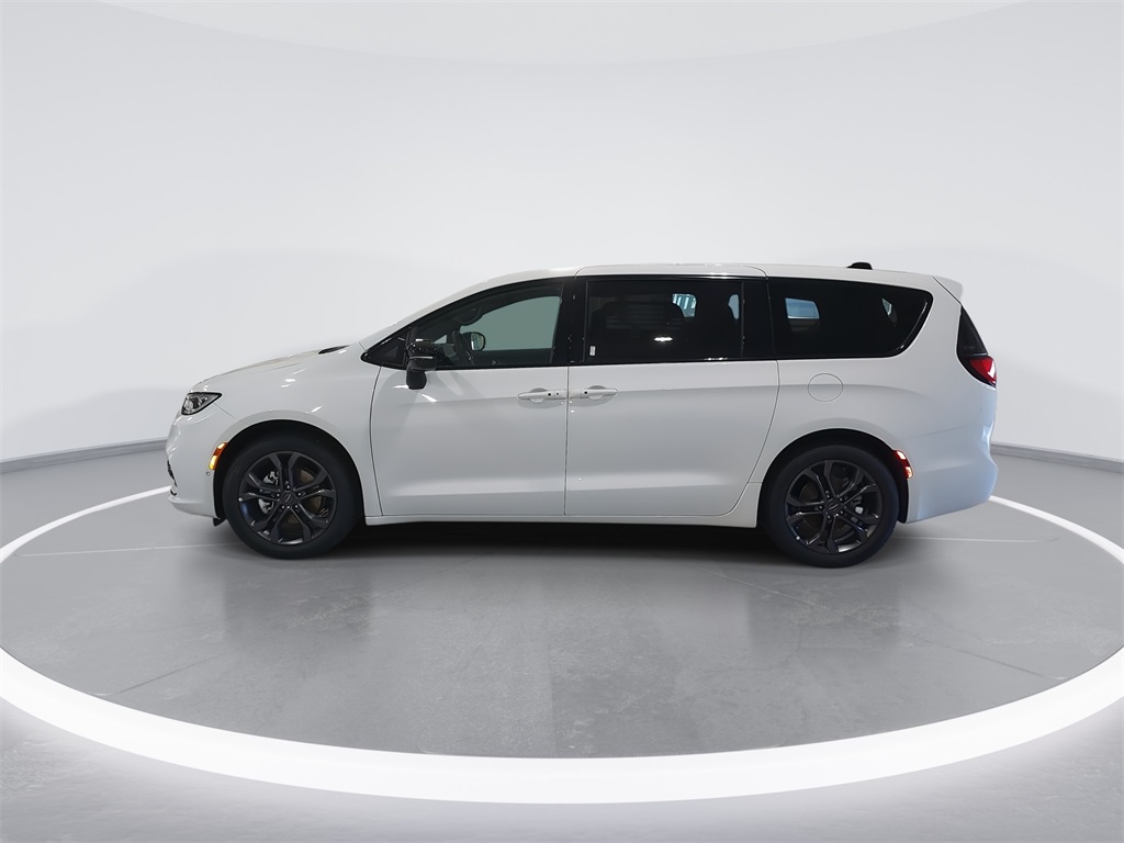 2026 Chrysler Pacifica photo 4