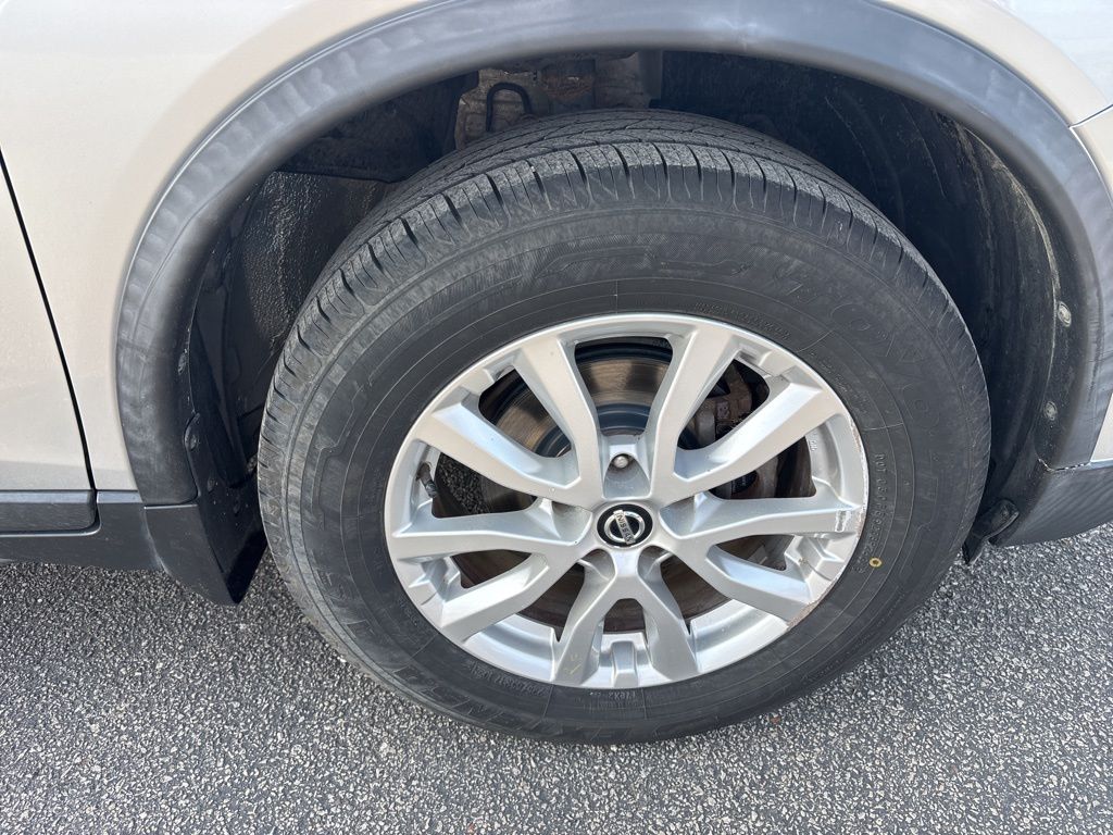 2018 Nissan Rogue SV photo 9