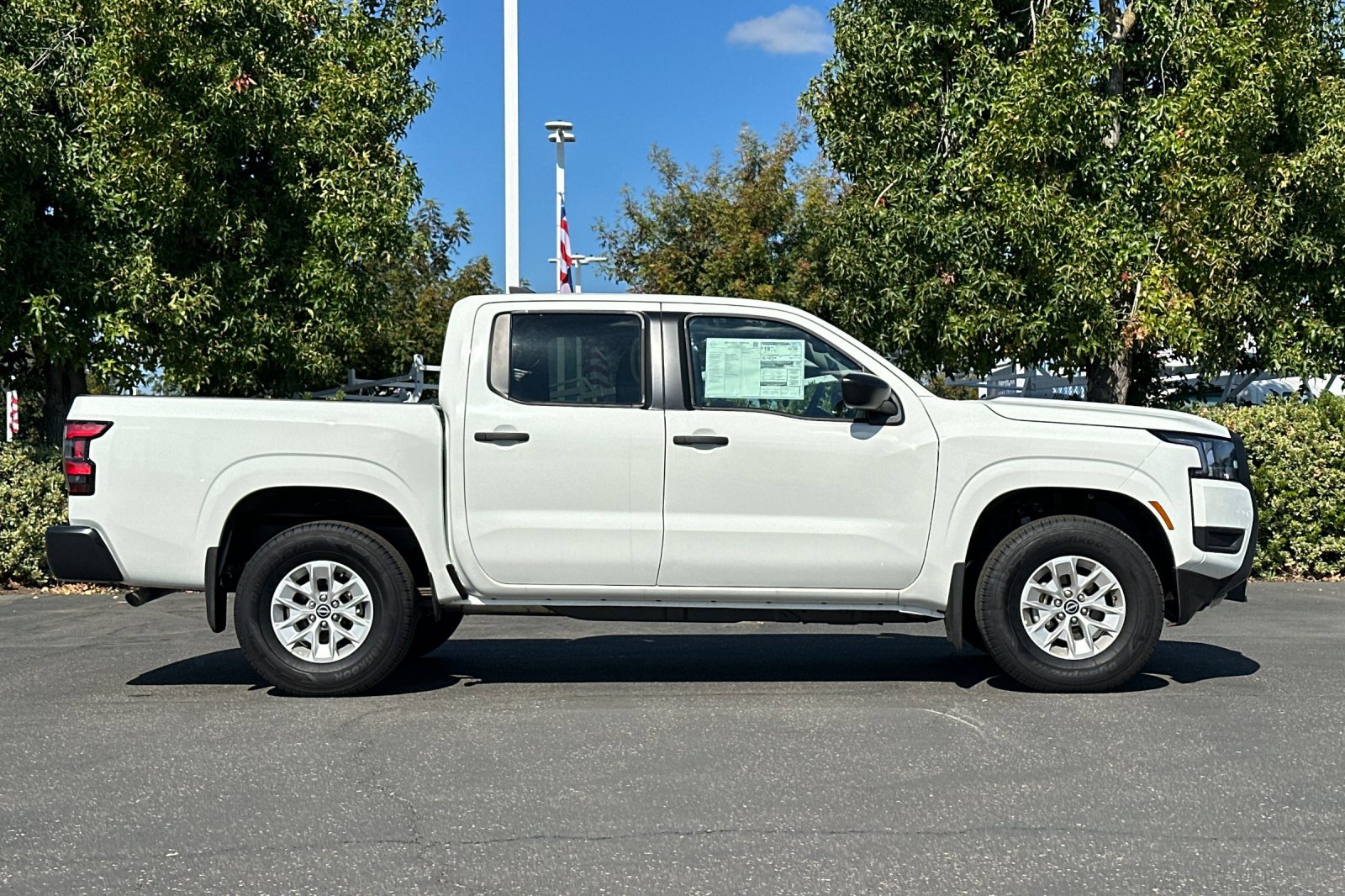2025 Nissan Frontier S Crew Cab photo 3