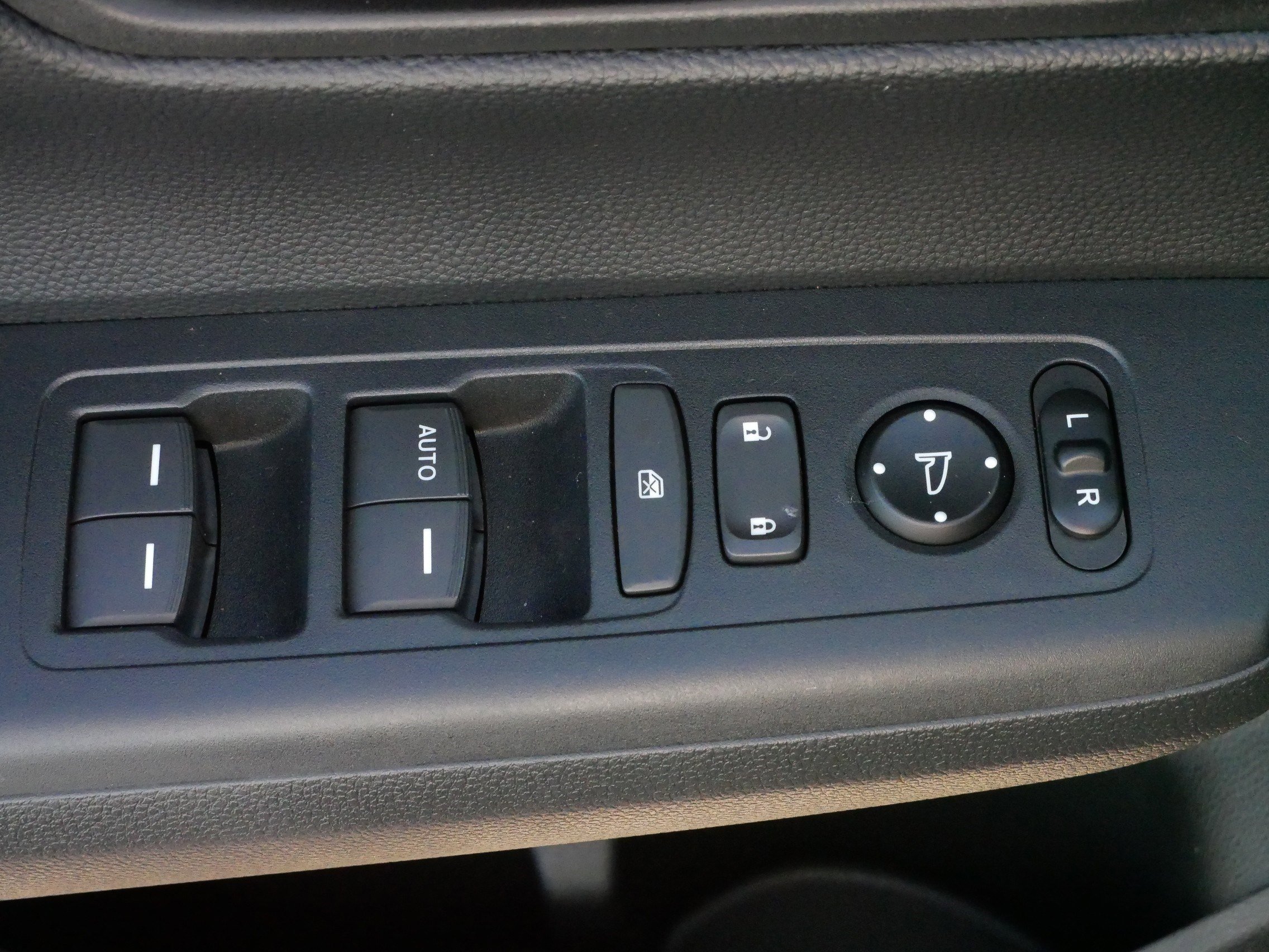 2025 Honda CR-V LX photo 18