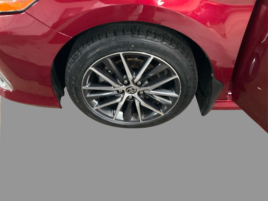 2022 Toyota Camry Hybrid XLE photo 26