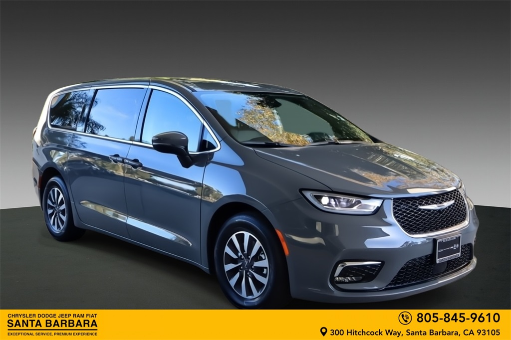 2023 Chrysler Pacifica Hybrid Touring L's photo