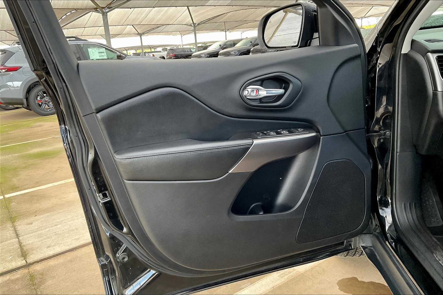 2019 Jeep Cherokee Latitude photo 18