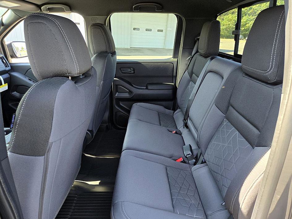 2026 Nissan Frontier Crew Cab SV photo 11