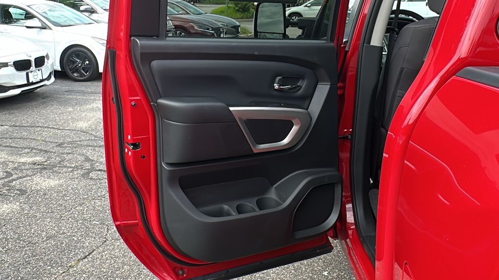 2024 Nissan Titan SV photo 22