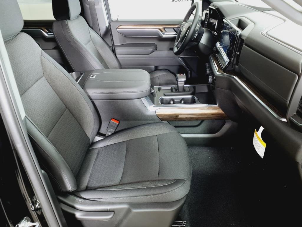 2026 Chevrolet Silverado 1500 photo 2