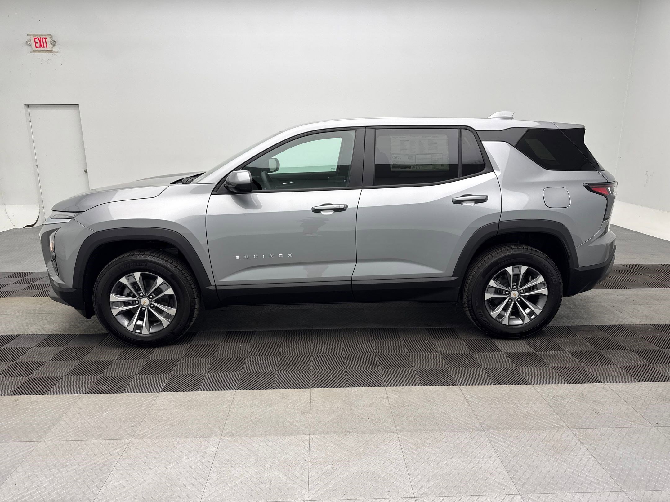 2026 Chevrolet Equinox LT photo 2