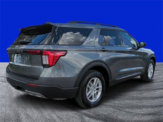 2025 Ford Explorer photo 2