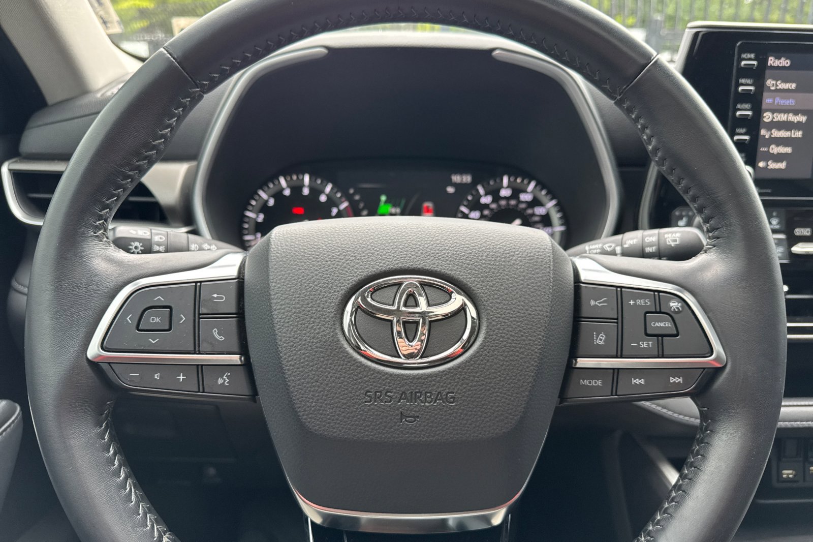 2020 Toyota Highlander XLE photo 18