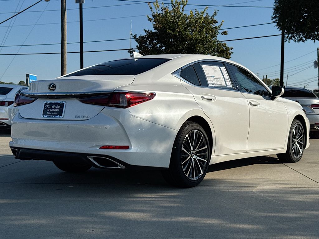 2025 Lexus ES 350 photo 4