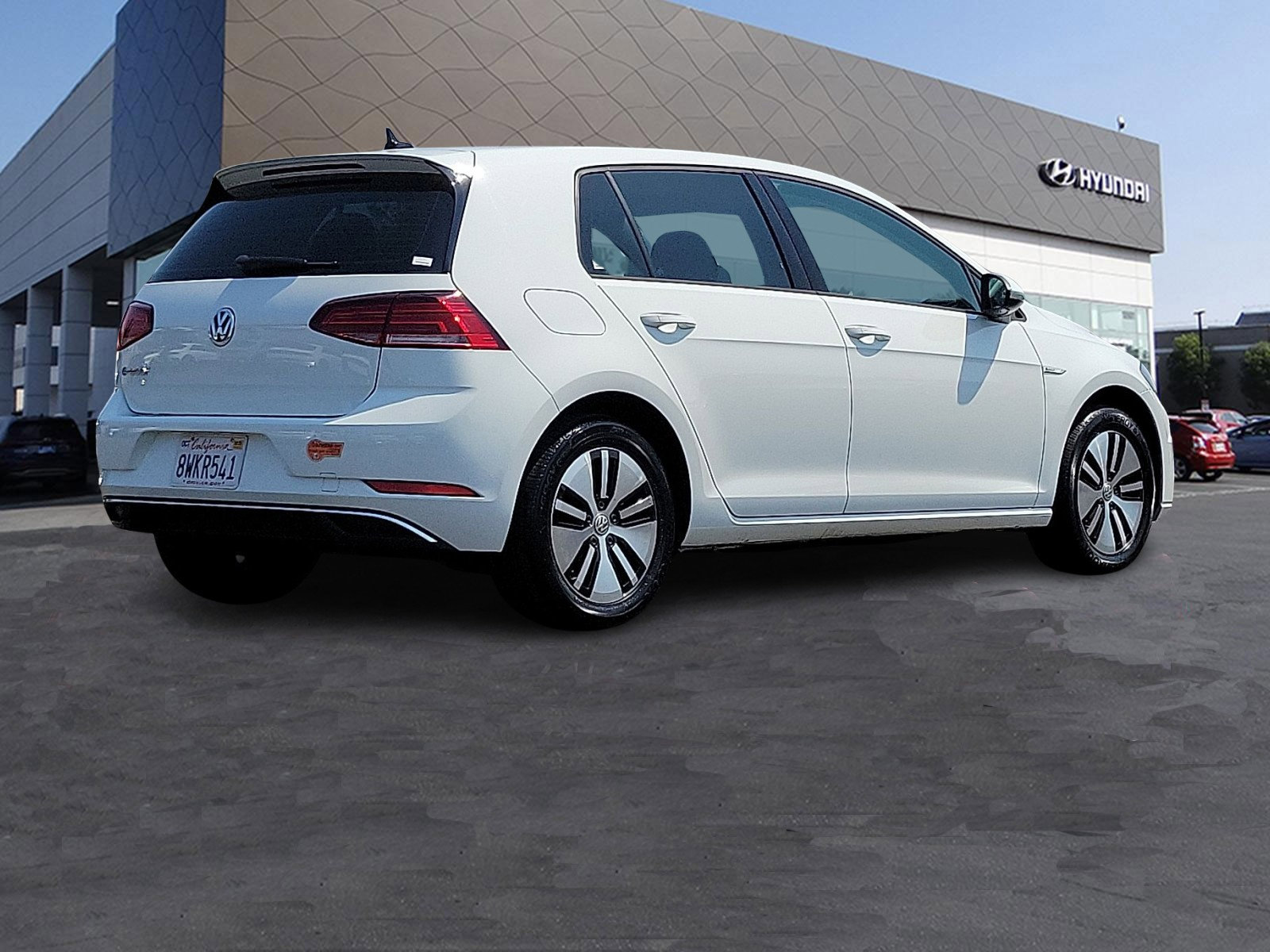 Used 2019 Volkswagen e-Golf e-Golf SE with VIN WVWKR7AU0KW917867 for sale in Cerritos, CA
