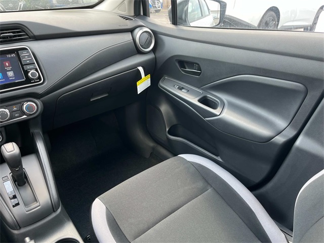 2025 Nissan Versa 1.6 S photo 12