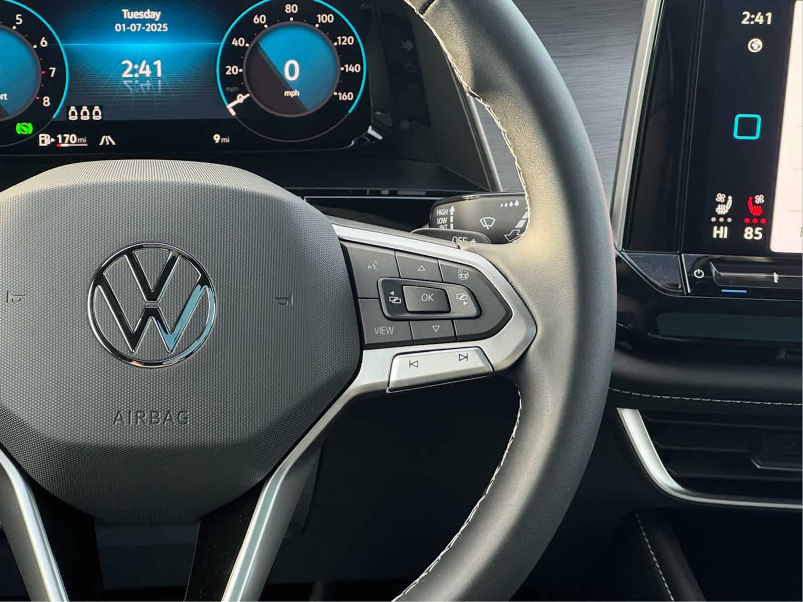 2025 Volkswagen Atlas Cross Sport SE Technology photo 18