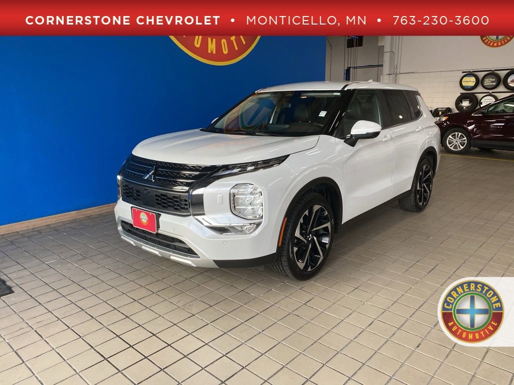 2024 Mitsubishi Outlander SE's photo
