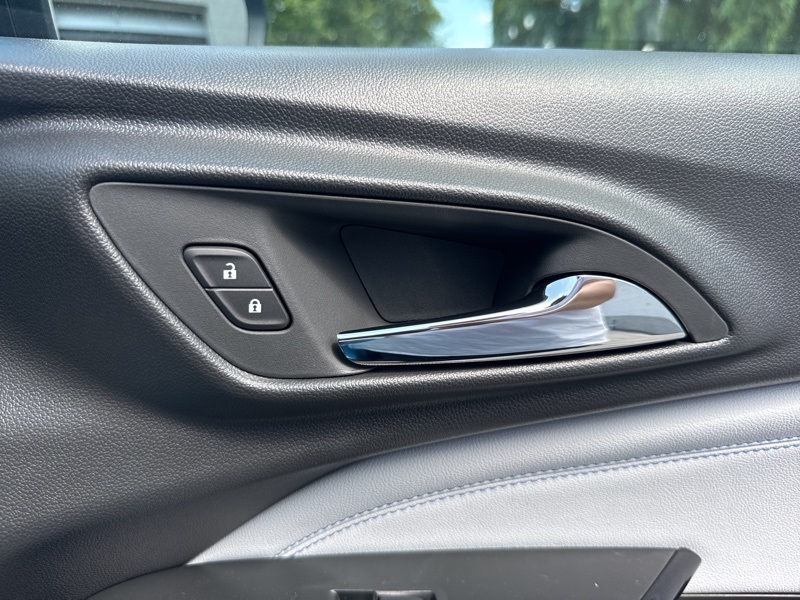 2025 Chevrolet Trax LT photo 32