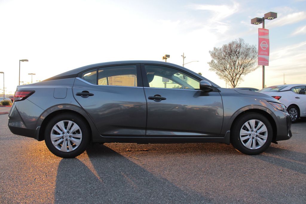 2025 Nissan Sentra S photo 3