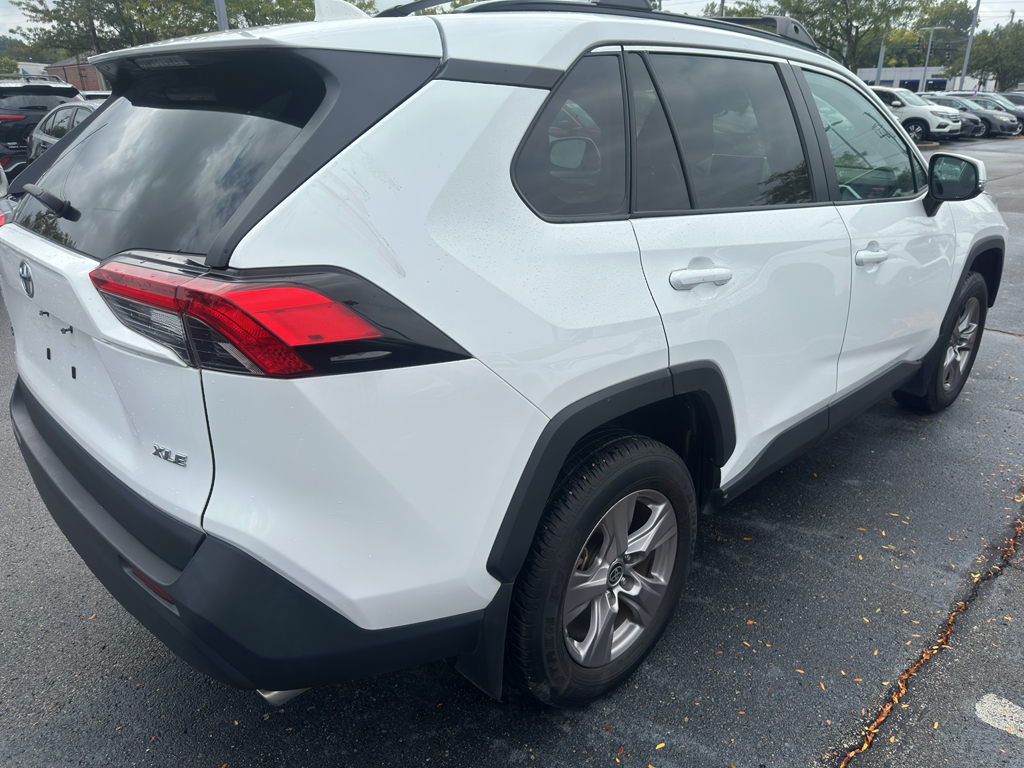 2024 Toyota RAV4 XLE photo 5