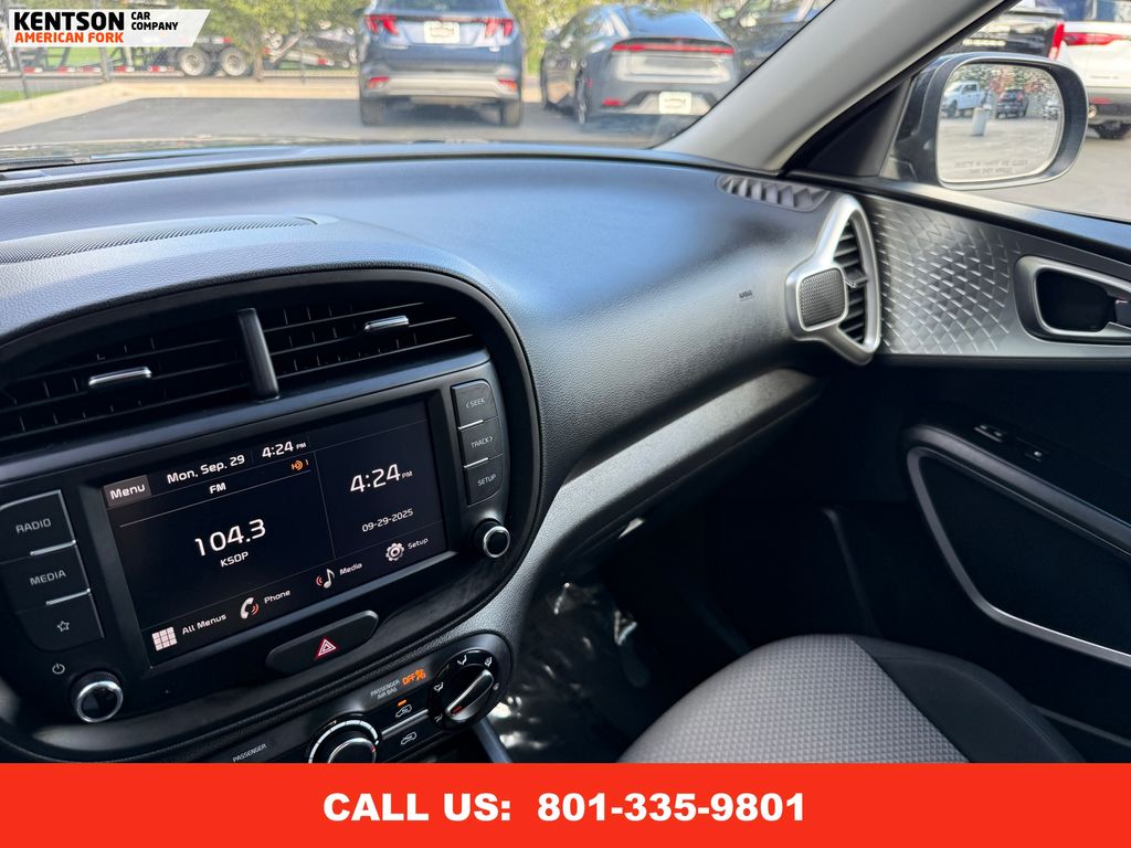 2024 Kia Soul LX photo 16