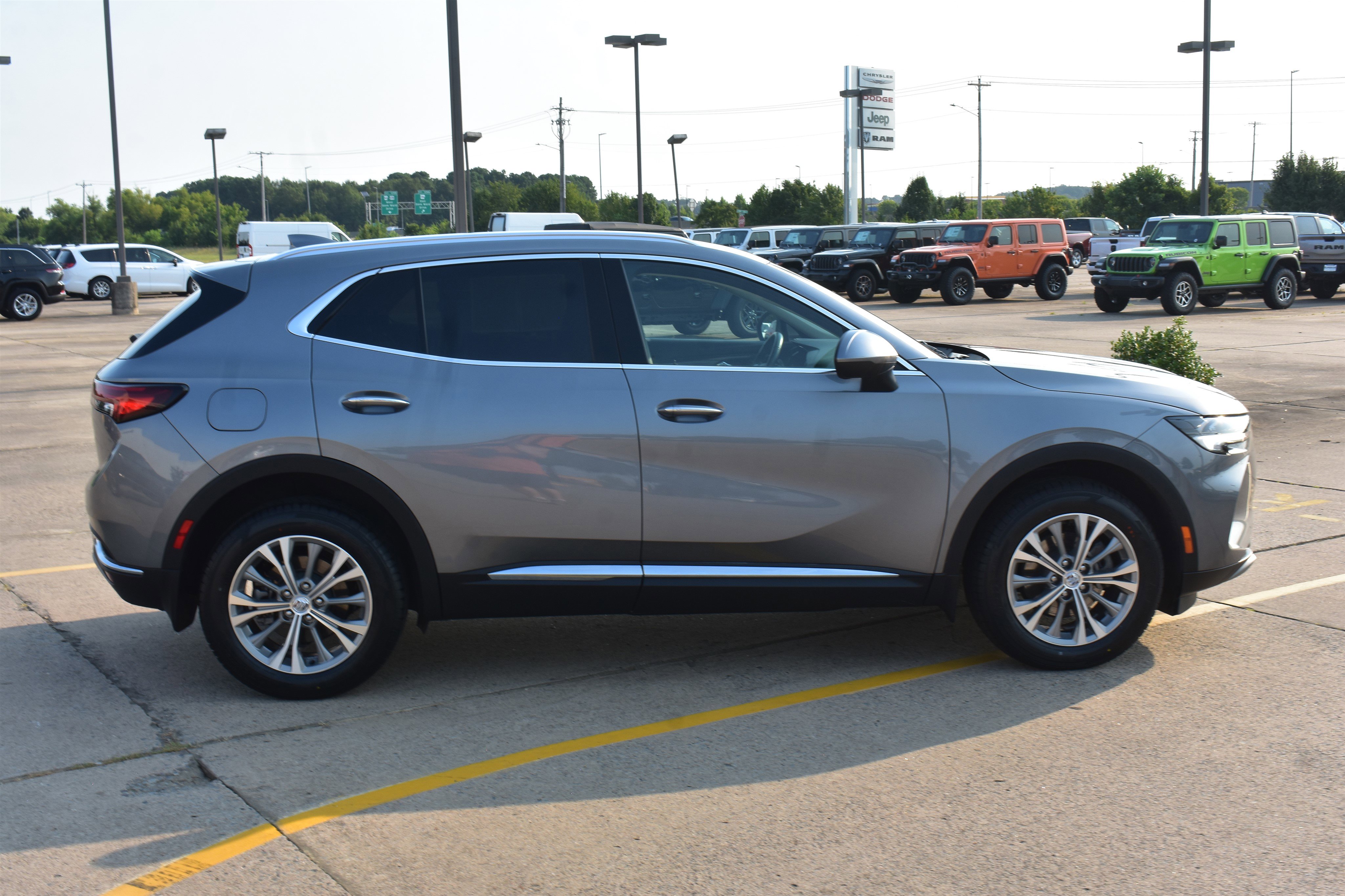 2022 Buick Envision Preferred photo 2