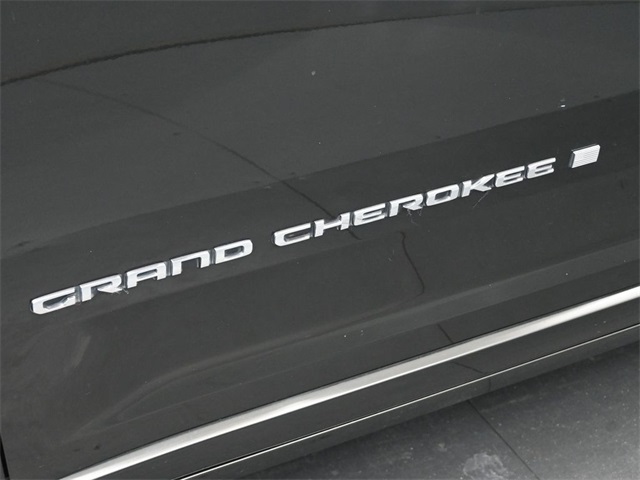 2022 Jeep Grand Cherokee Overland photo 13