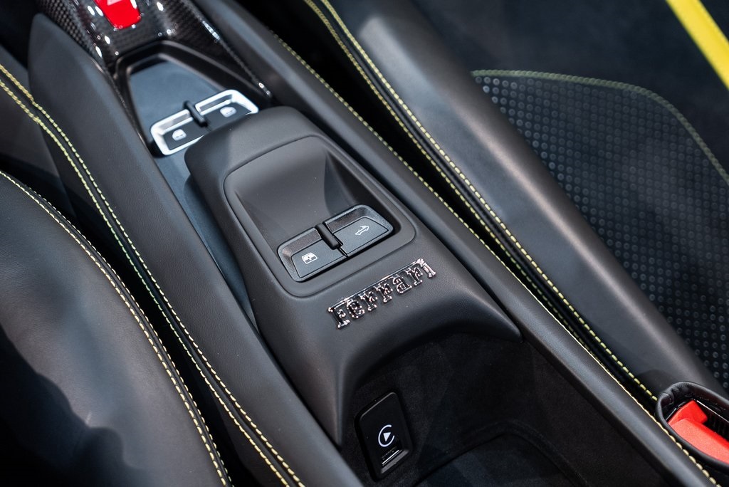 2022 Ferrari F8 Spider Base photo 33