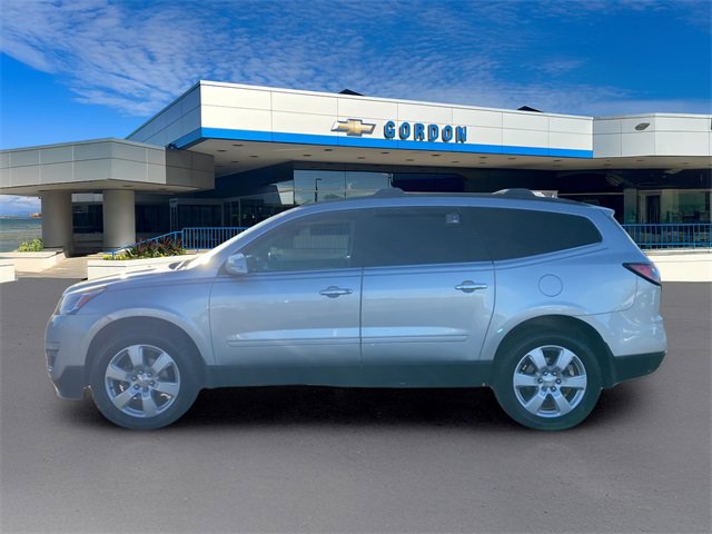 2017 Chevrolet Traverse 1LT photo 2