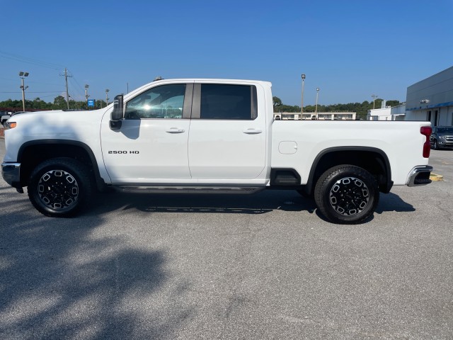2024 Chevrolet Silverado 2500HD LT photo 4