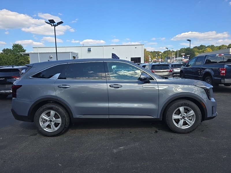 2025 Kia Sorento LX photo 8