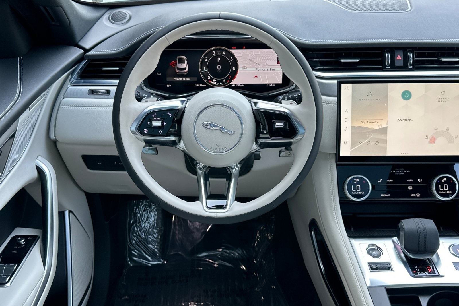 2025 Jaguar F-PACE P250 R-Dynamic S photo 16