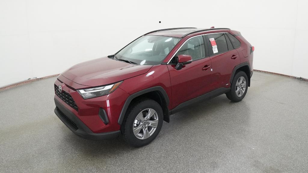 2025 Toyota RAV4 XLE's photo