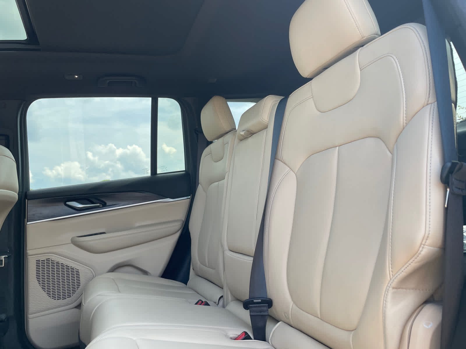 2023 Jeep Grand Cherokee Limited photo 12