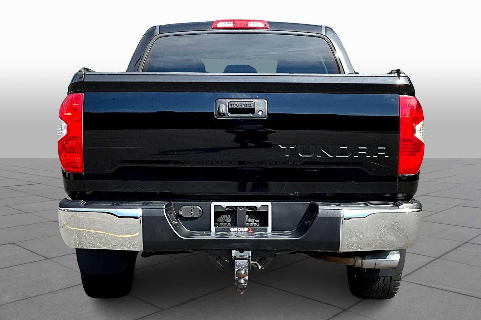 2017 Toyota Tundra SR5 photo 4