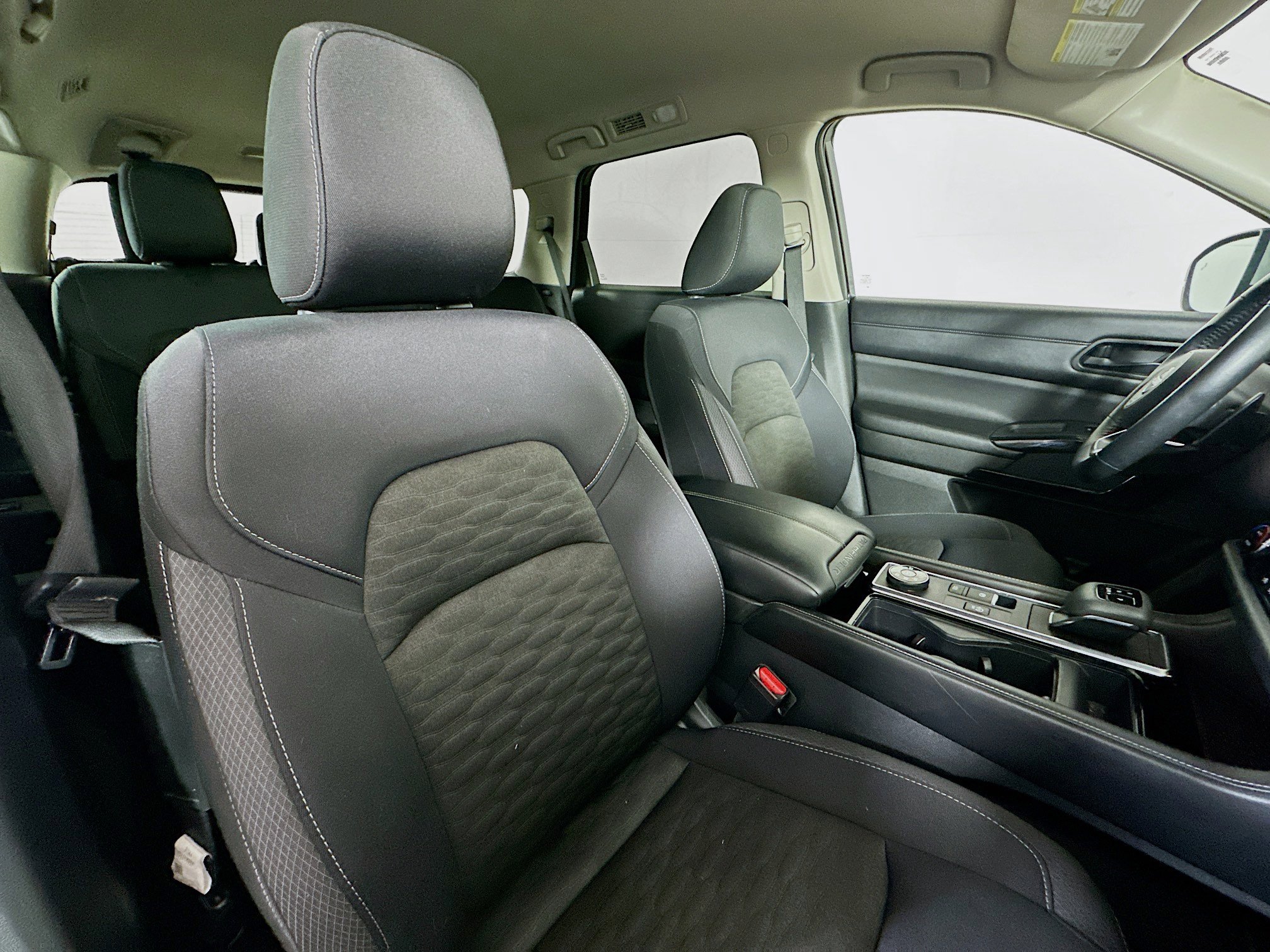 2023 Nissan Pathfinder SV photo 27