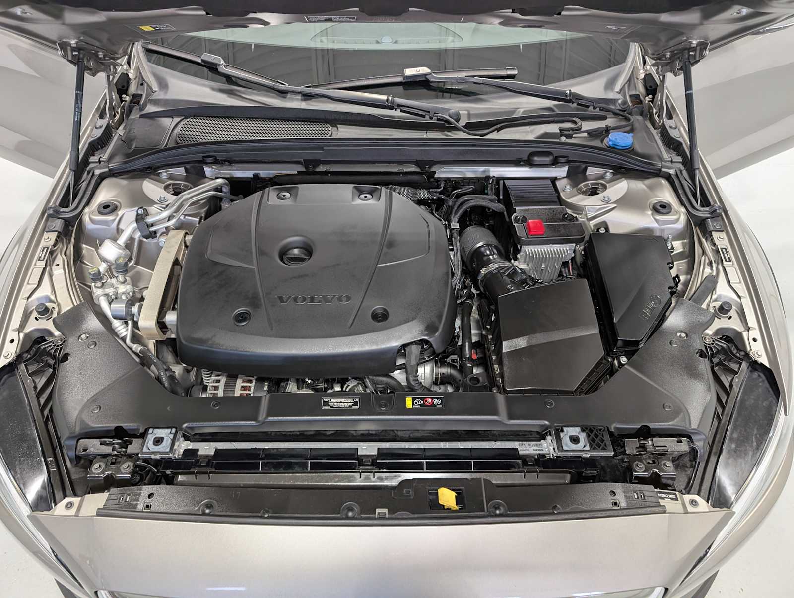 2020 Volvo V60 Cross Country photo 13