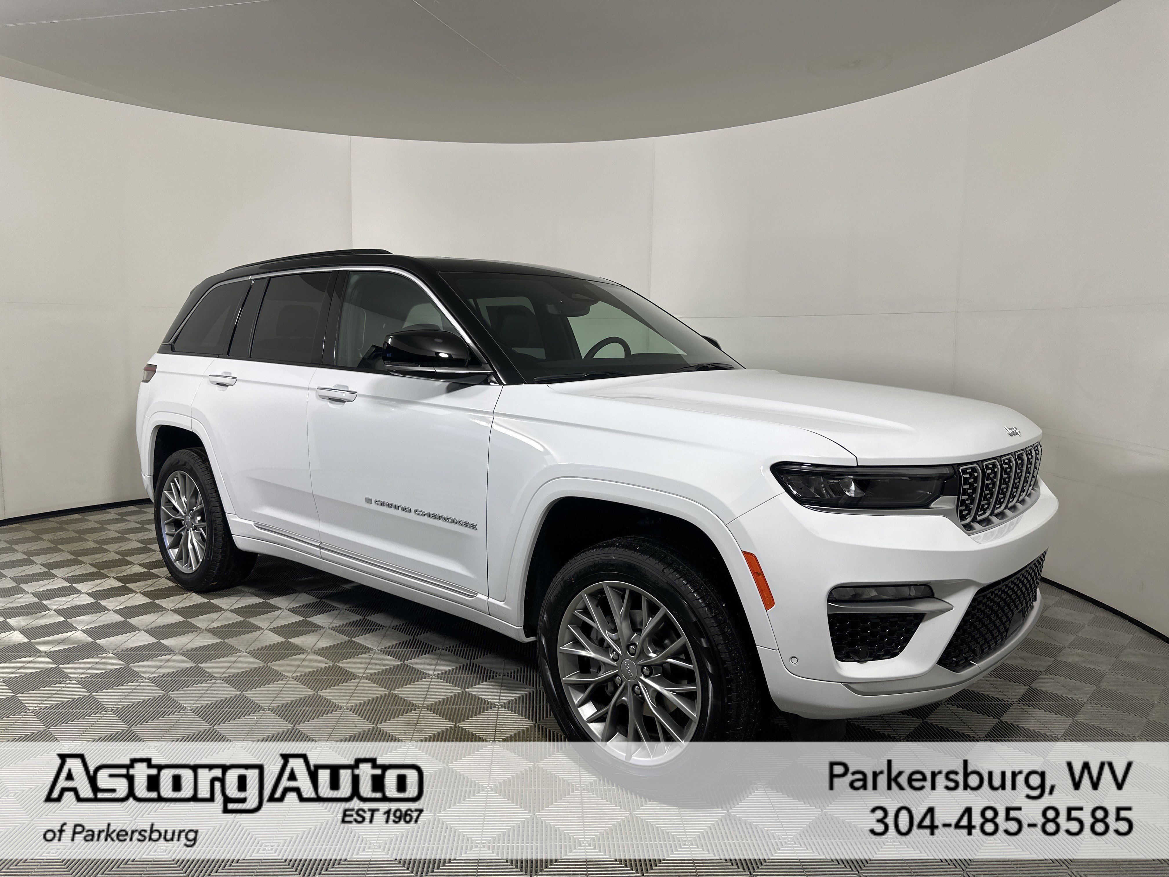 2025 Jeep Grand Cherokee Summit's photo