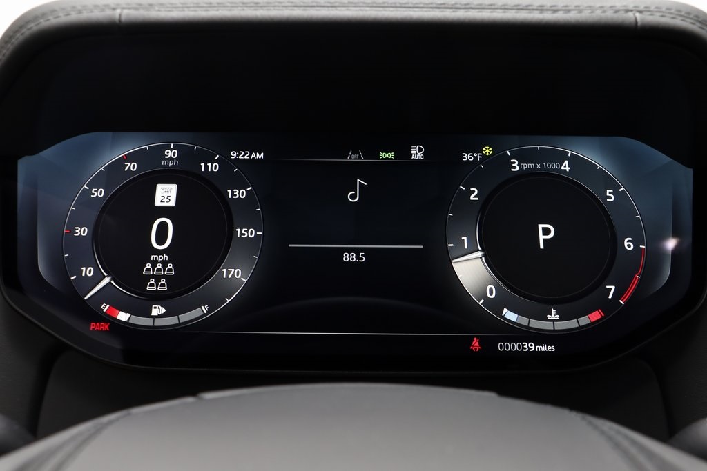 2025 Land Rover Range Rover SE photo 8
