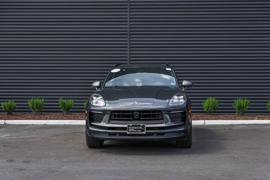2025 Porsche Macan T photo 10