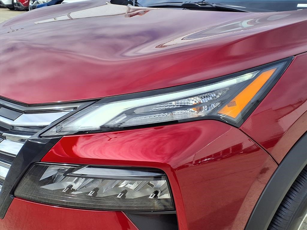 2026 Nissan Rogue SV photo 2