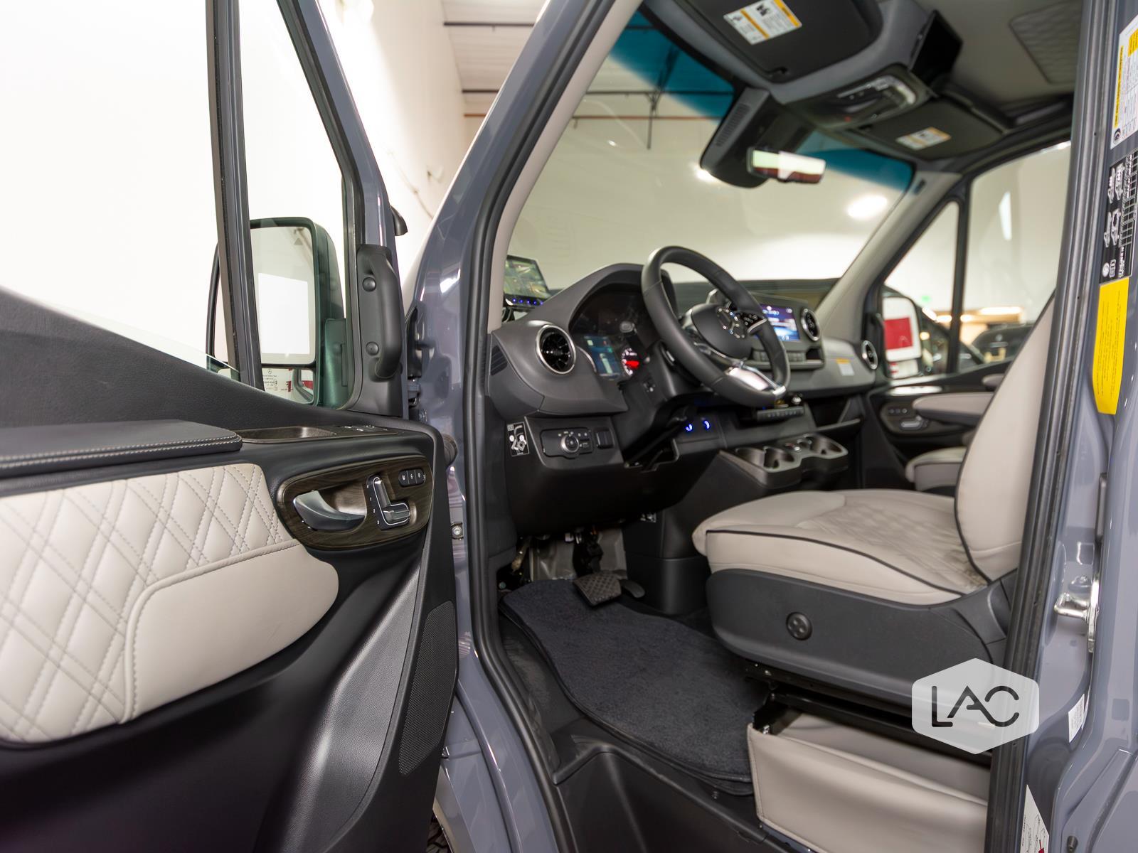 2025 Mercedes Benz Sprinter 3500 photo 13