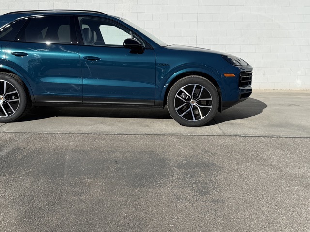2026 Porsche Cayenne E-Hybrid Base photo 9