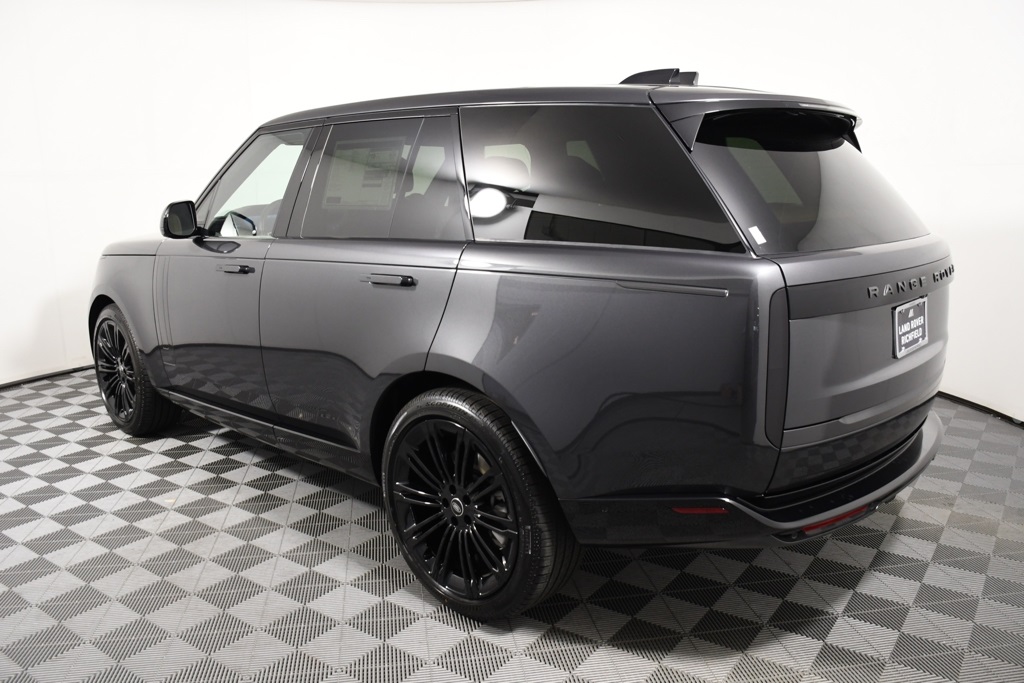2025 Land Rover Range Rover SE photo 3