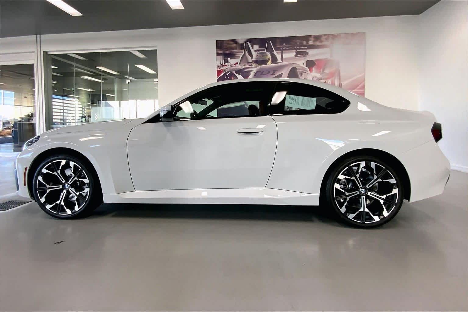 2025 Bmw 230i xDrive photo 3