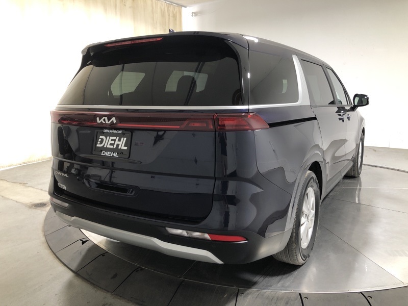 2024 Kia Carnival LX photo 7