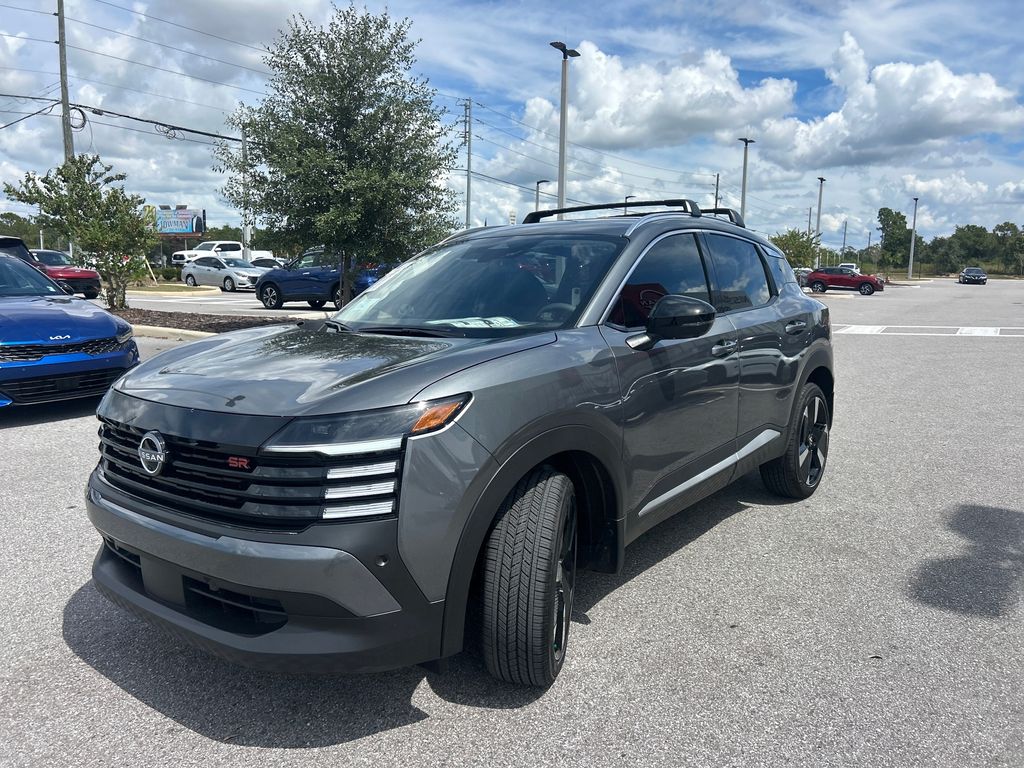 2026 Nissan Kicks SR photo 2
