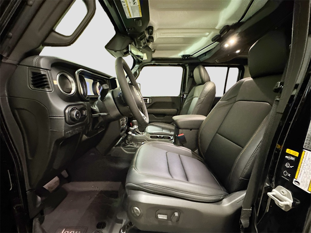 2026 Jeep Wrangler Sahara photo 4