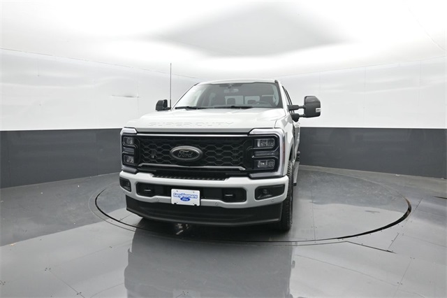 2025 Ford F-350 Lariat photo 3