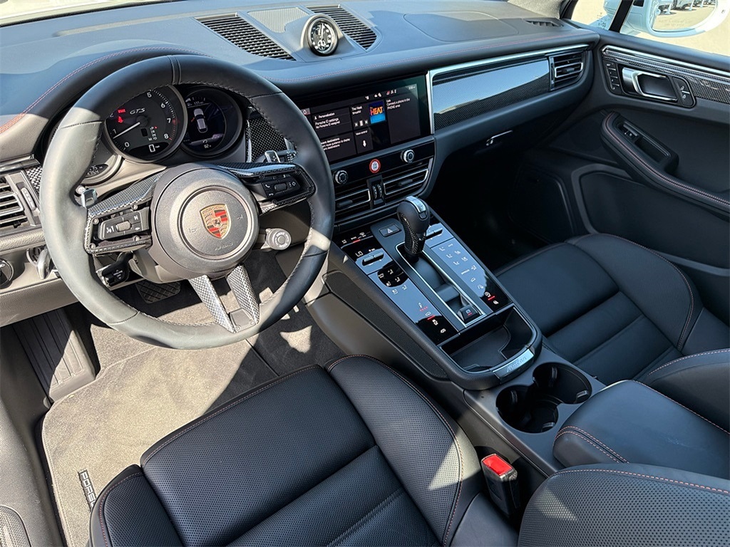 2025 Porsche Macan GTS photo 3