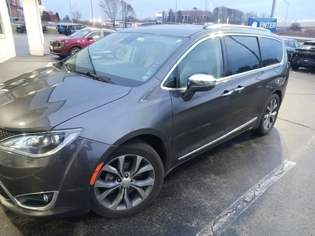 2018 Chrysler Pacifica Limited's photo