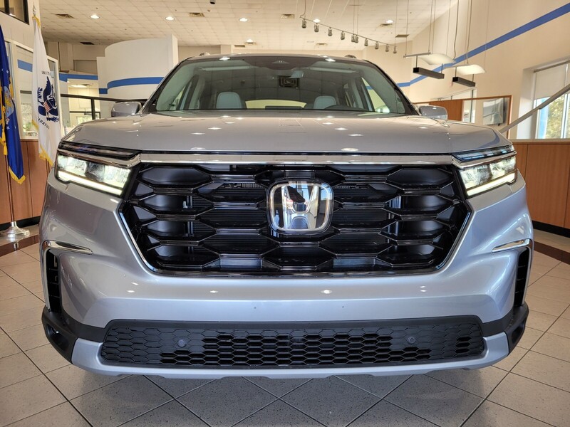 2025 Honda Pilot Touring photo 2